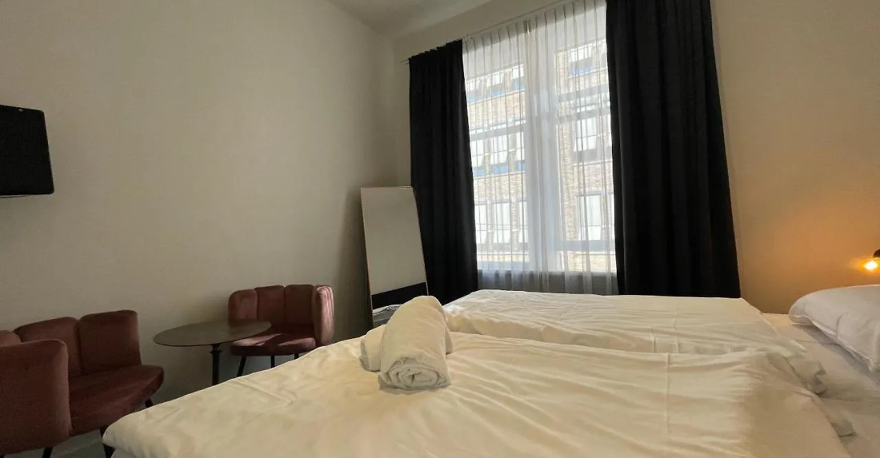 City Hotel Amsterdam 2*,