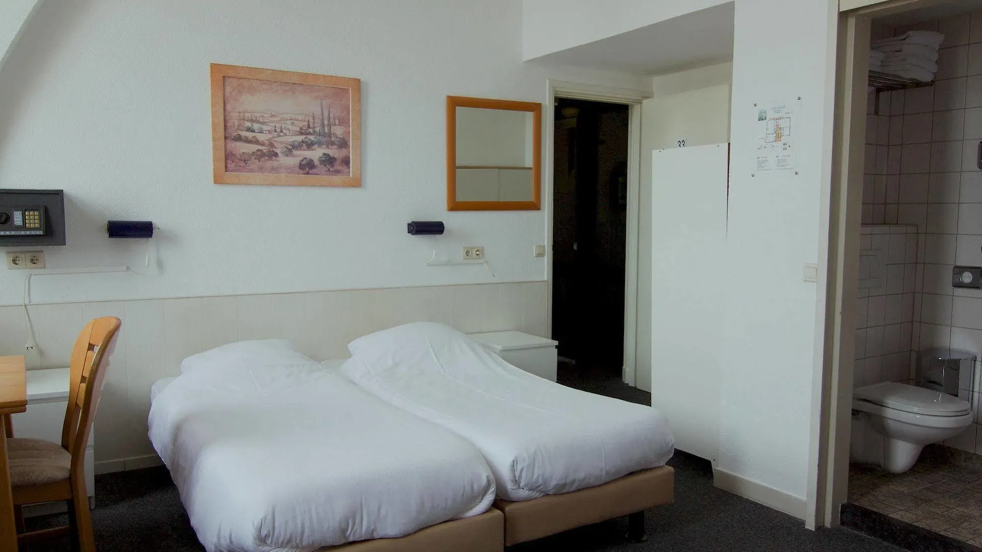 City Hotel Amsterdam 2*,